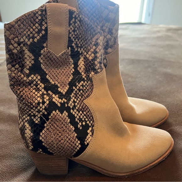 Elaine Turner Shoes - ELAINE TURNER Western Tan Suede Black/Brown Snake Skin , Stacked Heel, WSize 6.5